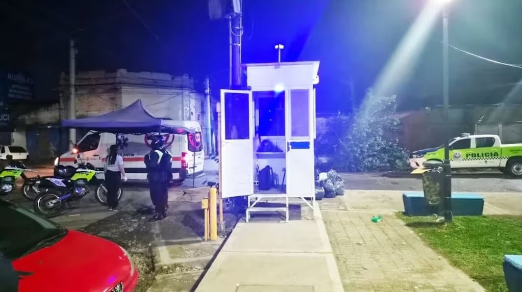 Tucumán: un policía de 23 años recibió un disparo de su compañero dentro de una garita y está grave.